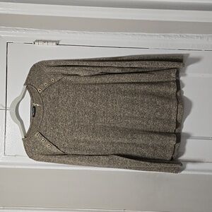 Long sleeve, sweater like top